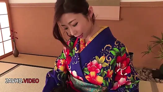 Ayumi shinoda sizzles kimono'da ağzı açık sakso performansı canlı kamerada