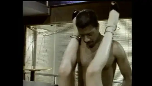 Ateşli porno yıldızı moana pozzi götünü sikiyor ve siyah bir yarak canavarı tarafından ağzına boşalıyor