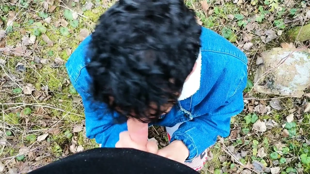 Amatör uzun sakso bakış açısı - açık yağmurlu günde dışarıda emiyor