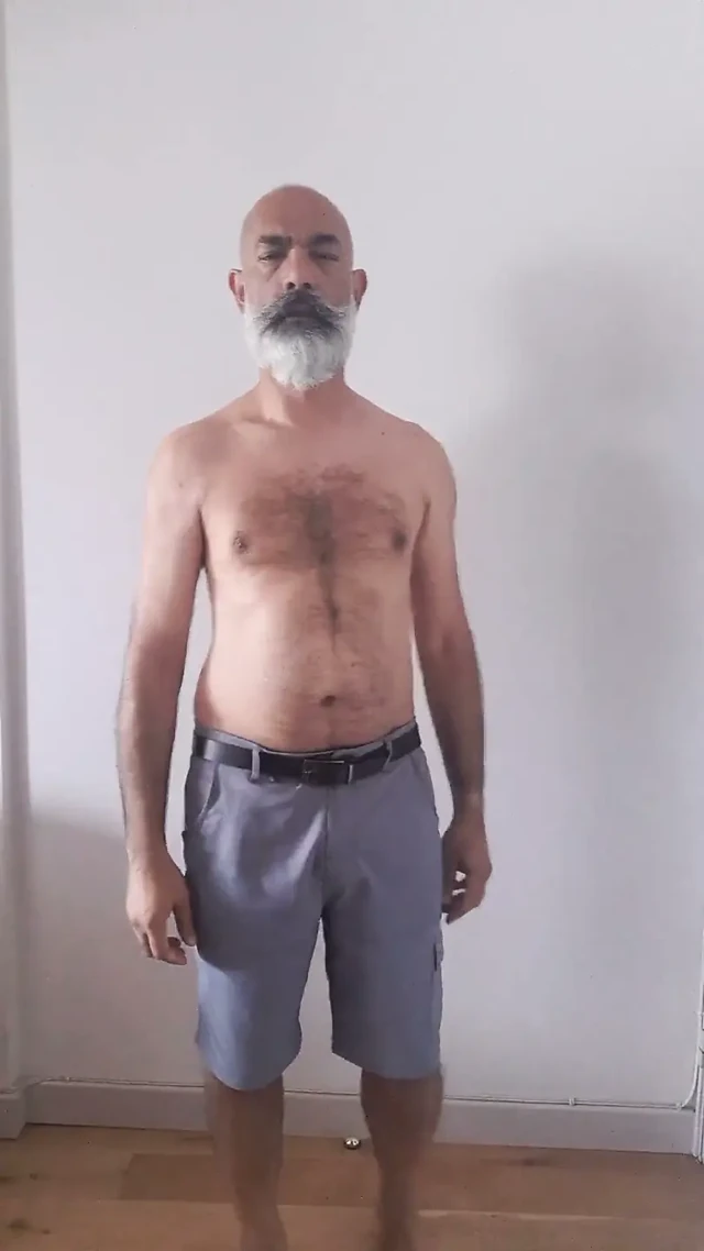 Soyunuyor