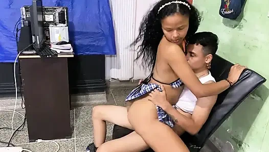 Kız arkadaşım büyük meme uçlarını siktirmeyi seviyor