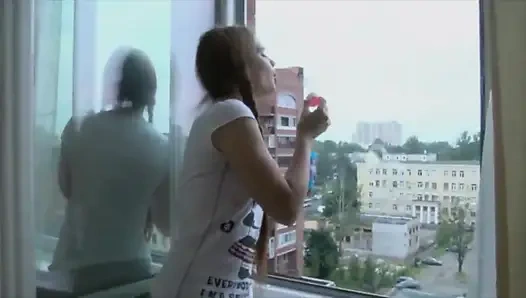 Öğrenci genç kaltak genç adam tarafından prezervatifsiz sikiliyor büyük yarak ve döl ağzı gırtlağına kadar alıyor 16