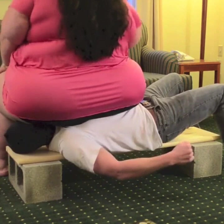 Luna pembe tahtalı sikiş