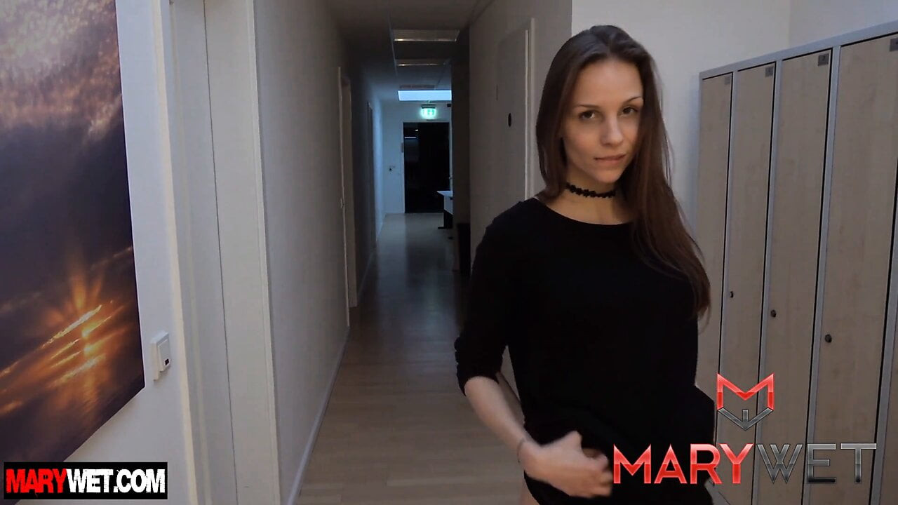 Mary ıslak - evde yalnız ve yaramaz