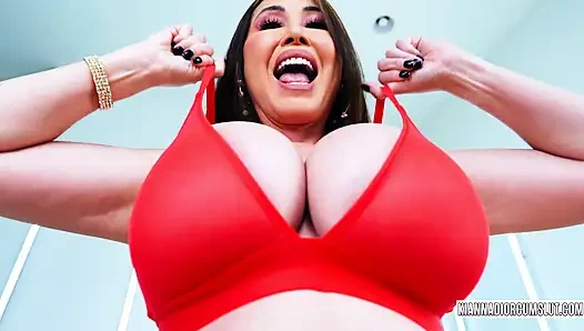 Jonni Darkko'nun yer aldığı Kianna Dior turuncu bikinili memeler