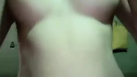 Büyük göğüs masajı ve sıkı kedi parmak