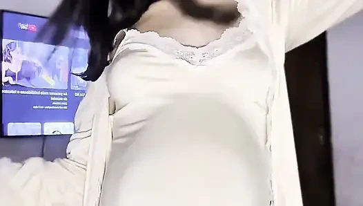 Alice lima masajcısına hamile mastürbasyon yapıyor ve amıyla oynuyor