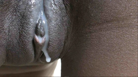 Siyah göt köpek stili ve Creampie amatör