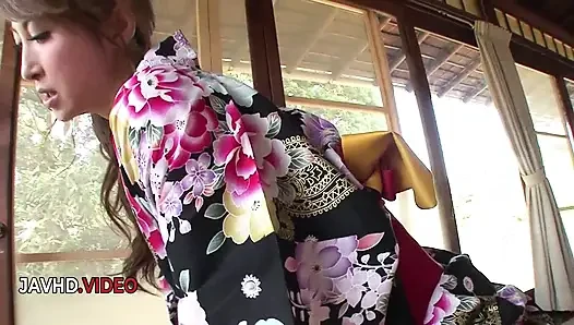 Sapık Japon kız yarak emiyor ve yoğun tutku seansı