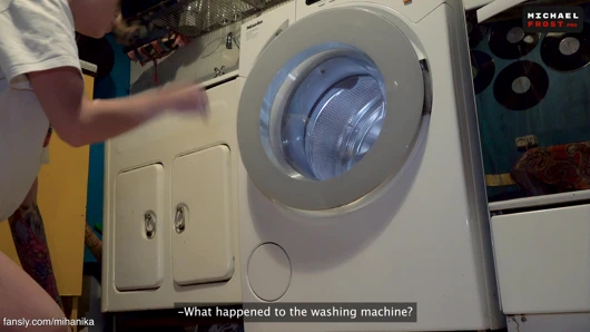 Yardım et, üvey kardeşim! sıkıştım!