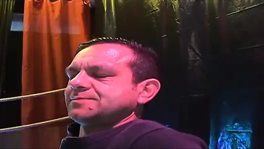 Sarışın hatun derin parmaklarken çılgınca fışkırtıyor