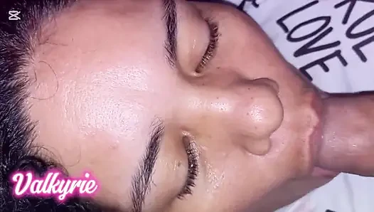 Kız arkadaşım bana iyi bir sakso çekiyor