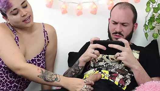 Aptal eski erkek arkadaş benimle sikişmeyi tercih ediyor