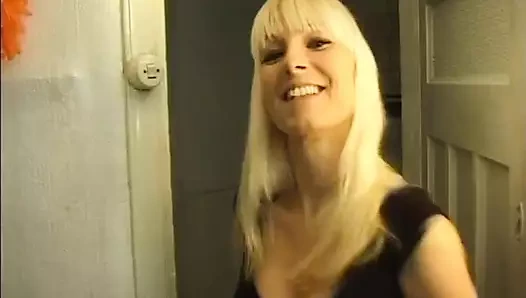 Kameranın önünde olmak beni azdırıyor. Ben Hana!