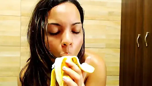 Benimle tatlı ve sulu bir şeyler tatmaya cesaretin var mı?