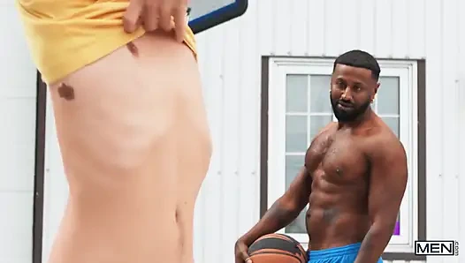 Erkekler - Joey Mills vahşi bir ülkede ateşli bir standla Braxton Cruz'un yarağına biniyor ve sikişiyor