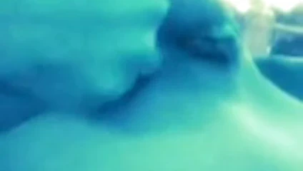 Edepsiz küçük anal sürtük götüne yumruk sokuyor