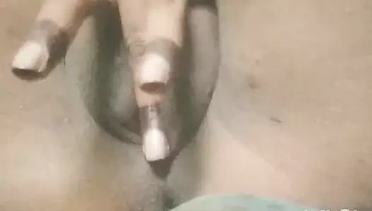 Sevimli sıkı amcık parmaklıyor