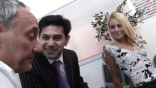 Melissa Black ve Alexis May ile grup eğlencesi götten sikiliyor