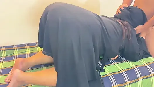 Müslüman ateşli evli kadın kocasıyla seks yapıyor ve otele gidiyor