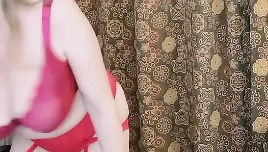 Ateşli nine büyük doğal göğüslerini sallıyor derlemesi