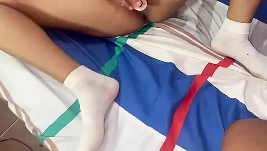 Vibratör ve kocamın yarağıyla çifte penetrasyon. Gerçek amatör. İki gerçek ihtiyacım var