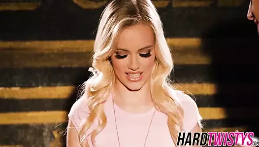 Sıcak sarışın alex gets ona kedi dolu ile bir büyük çük