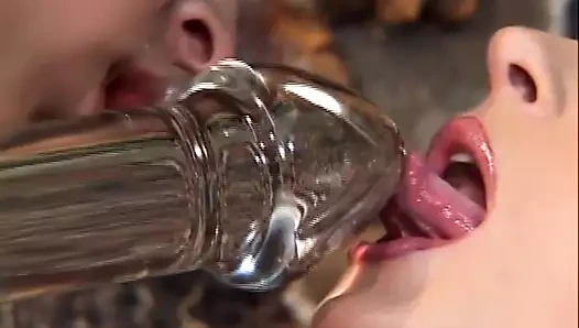 Şimdiye kadarki en ateşli lezbiyen seks oyunları!