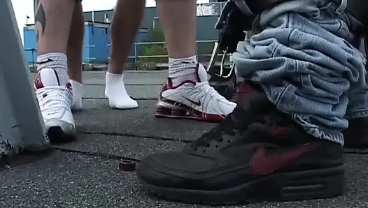 Eşcinsel polisler tarafından tutuklandı