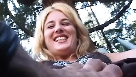 Seksi sarışın kaltak arkadan horoz alır