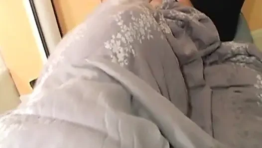 Azgın orta yaşlı seksi kadın yoğun amcık yalama seansından ıslak
