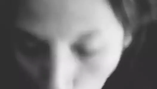 Vivian erkeğinin sikini seviyor