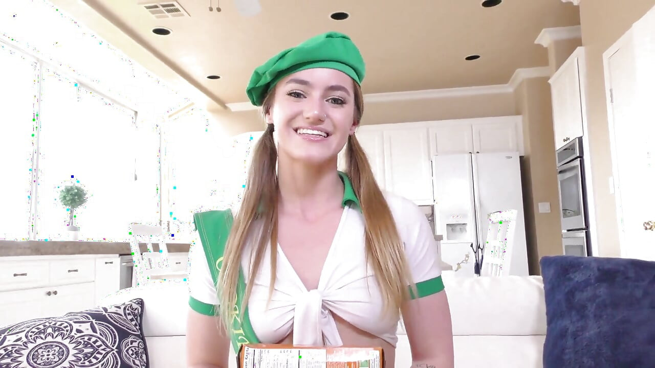 Kenzie Madison'ın büyük amcık dudakları yarağını eldiven gibi besler!