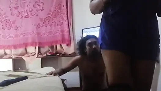 Ep 8 desi üvey anne üvey oğlunun kamerasını buldu ve soyunuyor