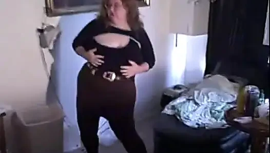 Hemşire Vicki eşyalarını sikiyor!