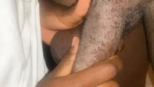 Ateşli zenci genç 18 büyük zenci yarağıyla oynuyor ve sonra ıslak amına kayıyor bakış açısı