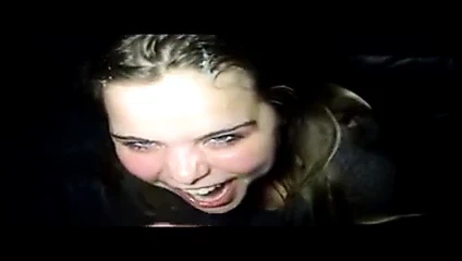 Sevimli amatör yüz almaktan mutlu