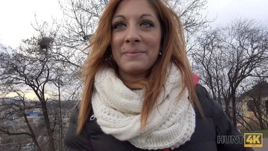 Hunt4k. erkek arkadaşı, tatlı sevgilisinin yabancılara nasıl bindiğini izliyor