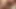 Dalgalı saçlı orta yaşlı seksi kadın dizlerinin üstüne oturuyor ve zevkle sakso çekiyor