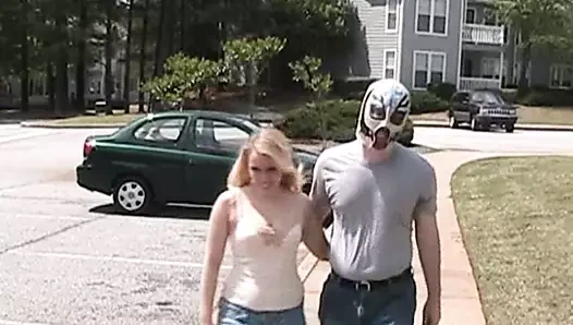 Maskeye kimse dokunamaz