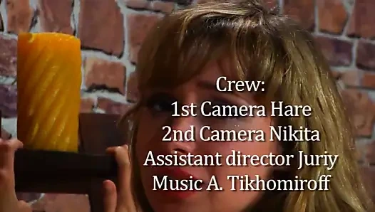 Güzel kız erkek arkadaşı tarafından cezalandırıldı.