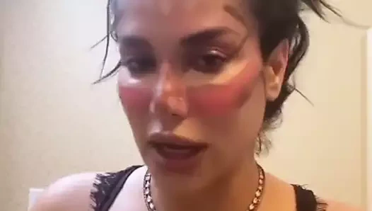 Rita, baştankara ve makyaj