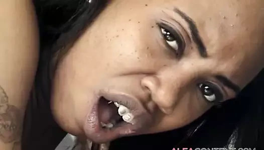 Bu dışarıda tamamen kadın partisi