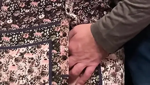 Sapık yaşlı adam şehir otobüsünde öğrencisinin amını ovuyor