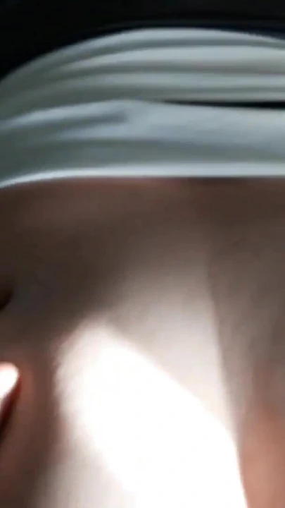 Orta yaşlı seksi üvey anne mastürbasyon yapıyor ve yarakla sikilmeyi seviyor | Klip 1