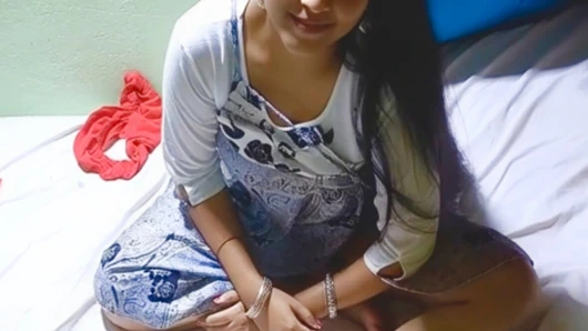 Seksi Hintli kız erkek arkadaşıyla ev yapımı video