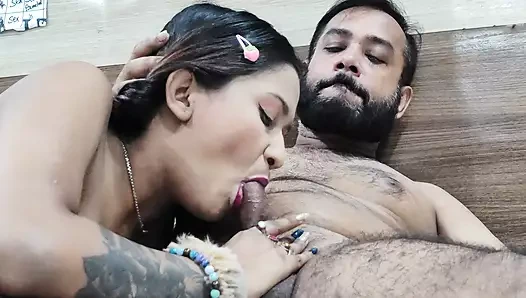 Genç bir öğrenci sert sikiş seansı için öğretmenini baştan çıkardı