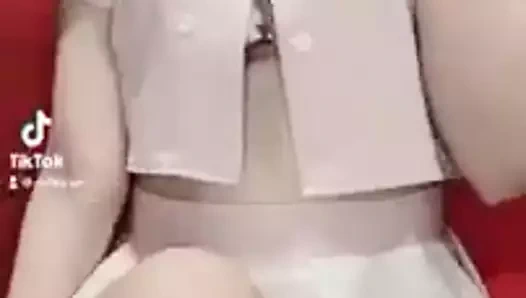 Yaramaz hemşire kostümünün sevimli olduğunu mu düşünüyorsun?