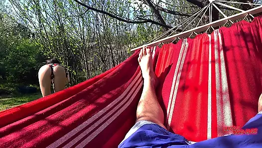 Üvey erkek kardeşim beni gözetliyor ve götüme mastürbasyon yapıyor