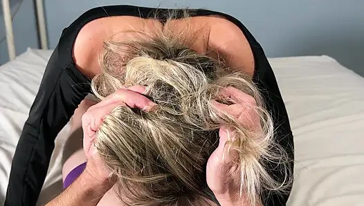 Ona ağzımı Uzatıyorum, Boğazından Sikilmeyi Ve Fahişe Gibi Boşalmayı Sevdiğim Üvey Anne Ailesi Gibi